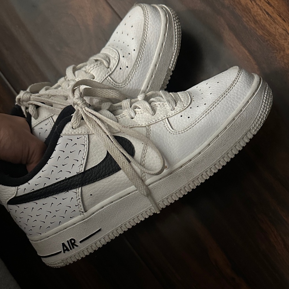 Size: 6Y (youth) Nike White and Black Shoes